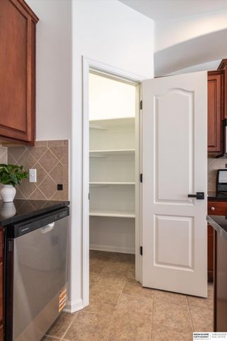 18886 Mayberry Plaza, Elkhorn, NE 68022