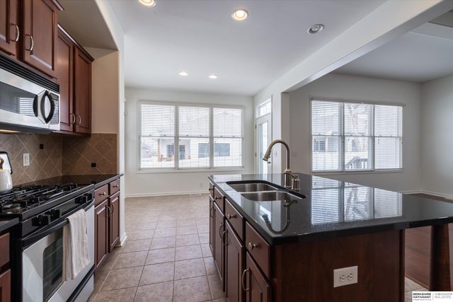 18886 Mayberry Plaza, Elkhorn, NE 68022