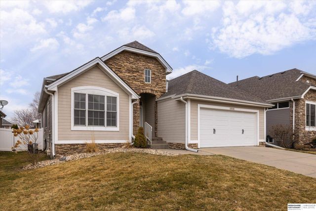 18886 Mayberry Plaza, Elkhorn, NE 68022