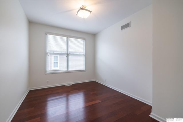 18886 Mayberry Plaza, Elkhorn, NE 68022