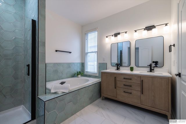 18886 Mayberry Plaza, Elkhorn, NE 68022