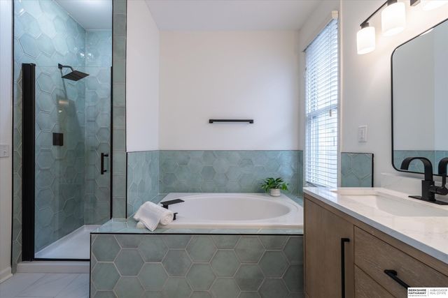 18886 Mayberry Plaza, Elkhorn, NE 68022