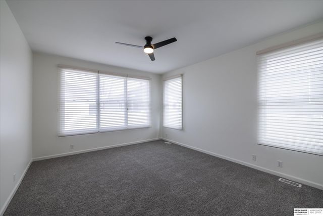 18886 Mayberry Plaza, Elkhorn, NE 68022