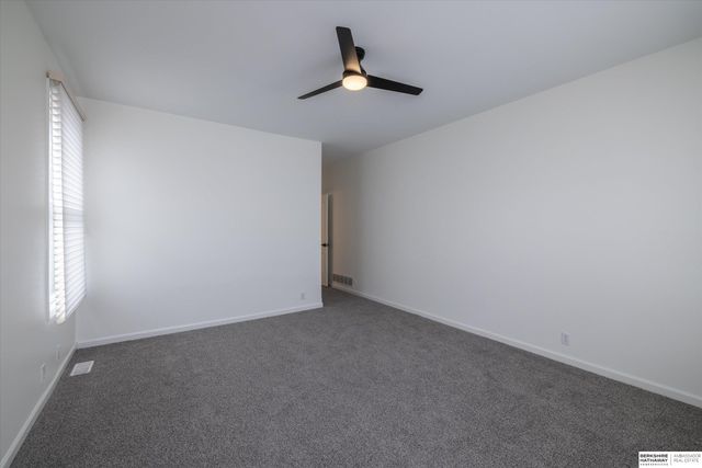 18886 Mayberry Plaza, Elkhorn, NE 68022