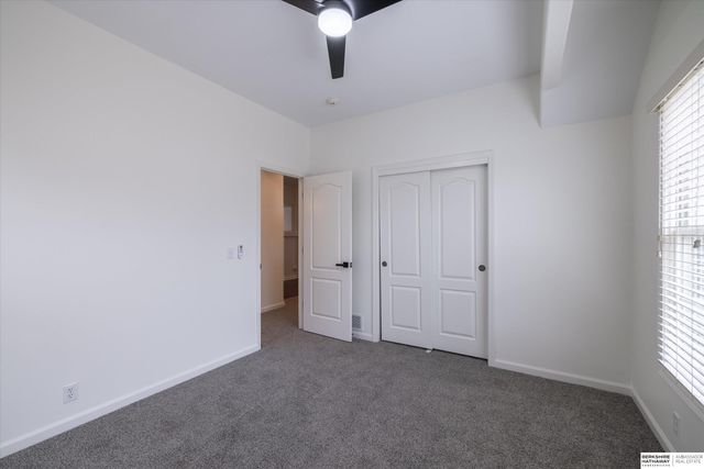 18886 Mayberry Plaza, Elkhorn, NE 68022