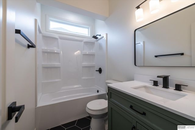 18886 Mayberry Plaza, Elkhorn, NE 68022