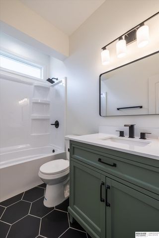 18886 Mayberry Plaza, Elkhorn, NE 68022