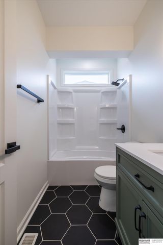 18886 Mayberry Plaza, Elkhorn, NE 68022