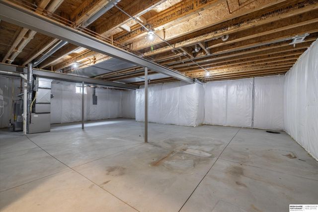 18886 Mayberry Plaza, Elkhorn, NE 68022