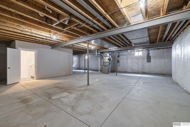 18886 Mayberry Plaza, Elkhorn, NE 68022