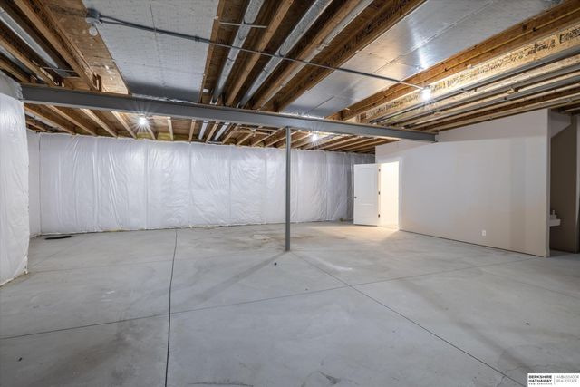 18886 Mayberry Plaza, Elkhorn, NE 68022