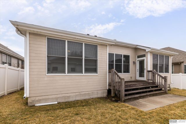 18886 Mayberry Plaza, Elkhorn, NE 68022