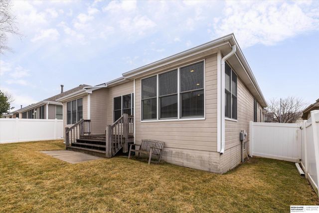 18886 Mayberry Plaza, Elkhorn, NE 68022