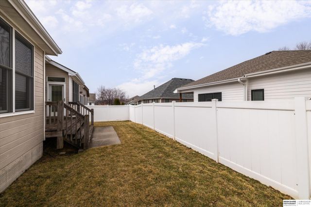 18886 Mayberry Plaza, Elkhorn, NE 68022