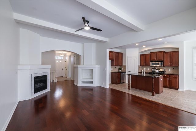 18886 Mayberry Plaza, Elkhorn, NE 68022