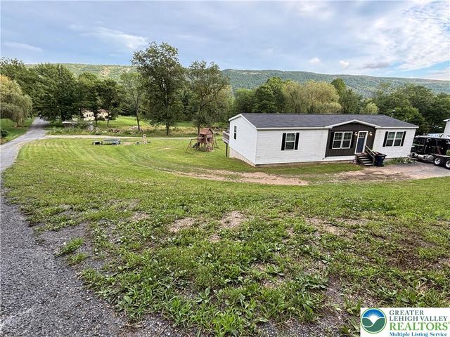 45 Fuzzy Lane, Lower Towamensing Tp, PA 18071