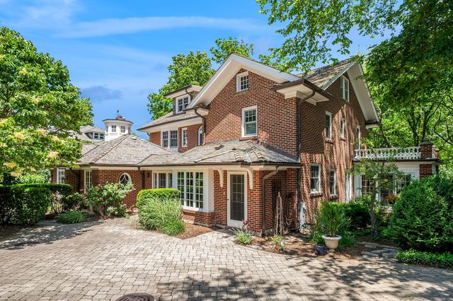 500 Maple Street, Winnetka, IL 60093