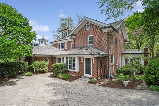 500 Maple Street, Winnetka, IL 60093