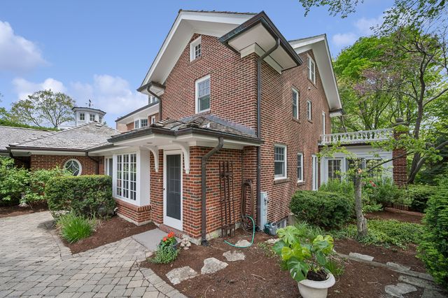 500 Maple Street, Winnetka, IL 60093