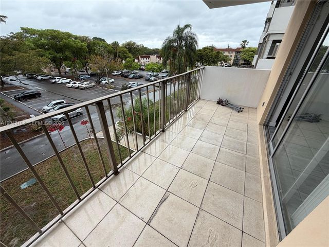 4174 Inverrary Dr 408, Lauderhill, FL 33319