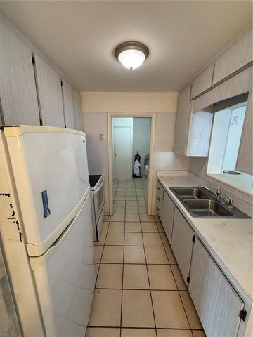 186 MIDWEST PARKWAY, Sarasota, FL 34232