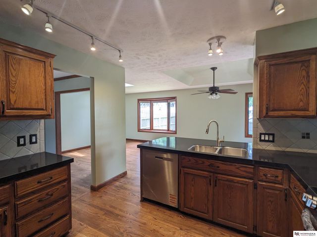 11517 Meredith Circle, Omaha, NE 68164