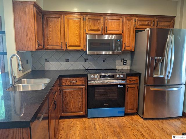 11517 Meredith Circle, Omaha, NE 68164