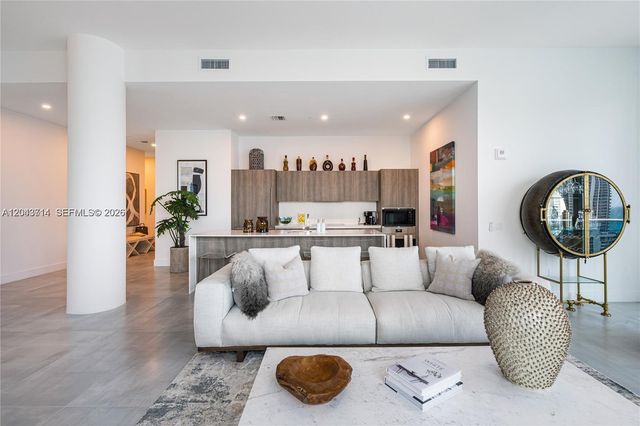 17550 Collins Avenue PH1, Sunny Isles Beach, FL 33160