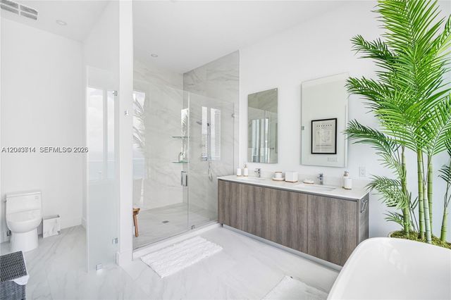 17550 Collins Avenue PH1, Sunny Isles Beach, FL 33160
