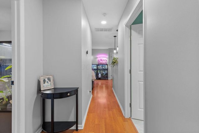 8378 Greyhawk Circle, Columbus, OH 43240