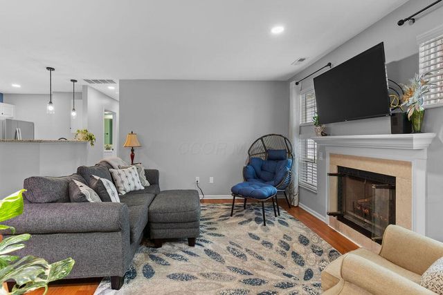 8378 Greyhawk Circle, Columbus, OH 43240