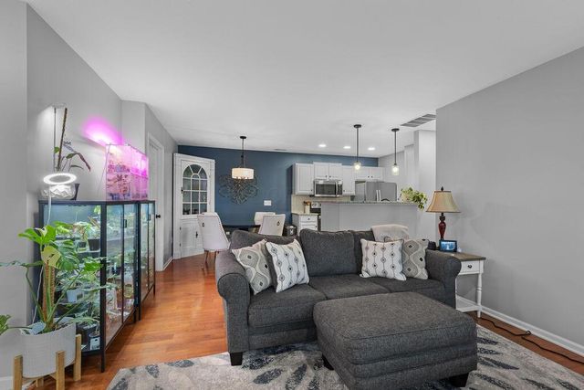 8378 Greyhawk Circle, Columbus, OH 43240