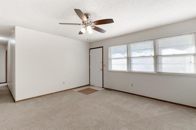 2602 W Hadden Ave, Wichita, KS 67217