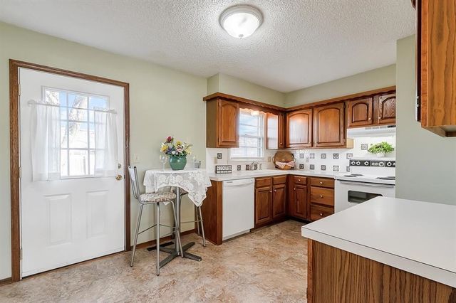 2602 W Hadden Ave, Wichita, KS 67217