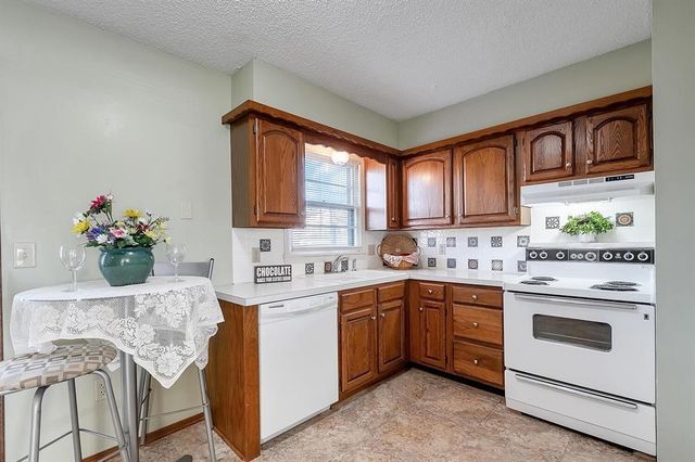 2602 W Hadden Ave, Wichita, KS 67217