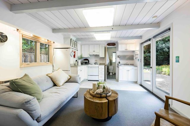 425 Claremont Way, Menlo Park, CA 94025