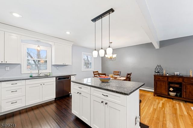 20 Roosevelt Dr, Ogdensburg Boro, NJ 07439