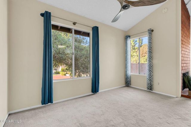 245 Oakleaf Drive 202, Thousand Oaks, CA 91360