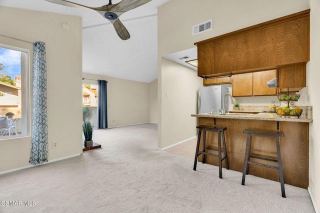 245 Oakleaf Drive 202, Thousand Oaks, CA 91360