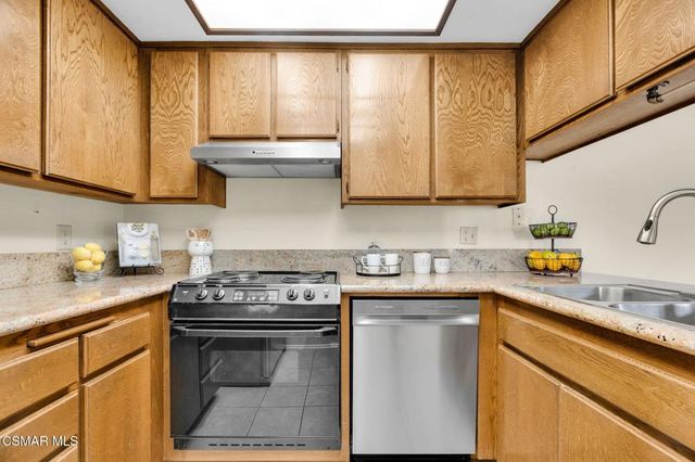 245 Oakleaf Drive 202, Thousand Oaks, CA 91360