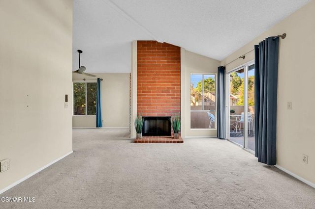 245 Oakleaf Drive 202, Thousand Oaks, CA 91360