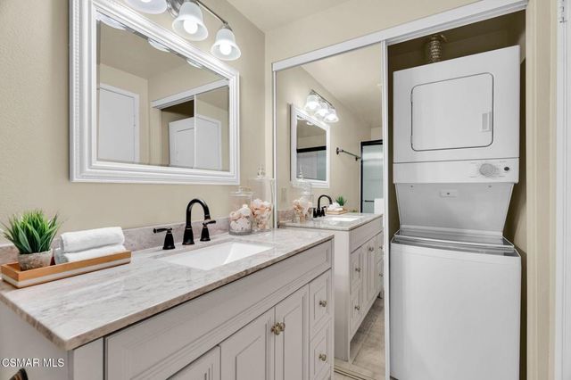 245 Oakleaf Drive 202, Thousand Oaks, CA 91360