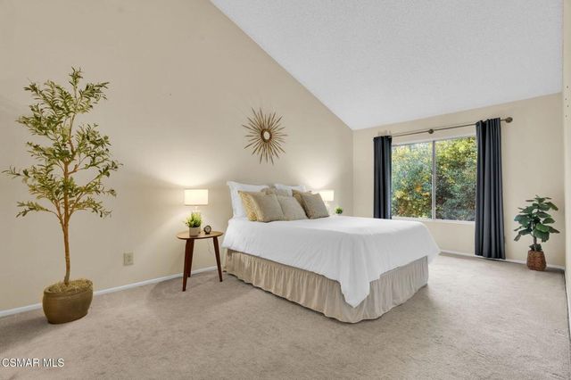 245 Oakleaf Drive 202, Thousand Oaks, CA 91360