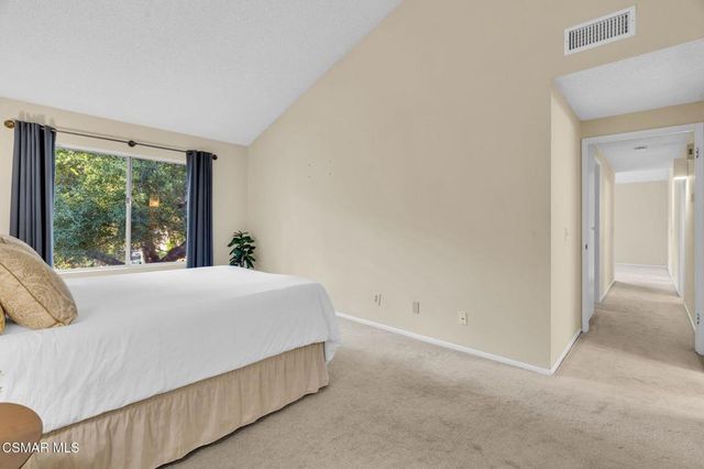 245 Oakleaf Drive 202, Thousand Oaks, CA 91360