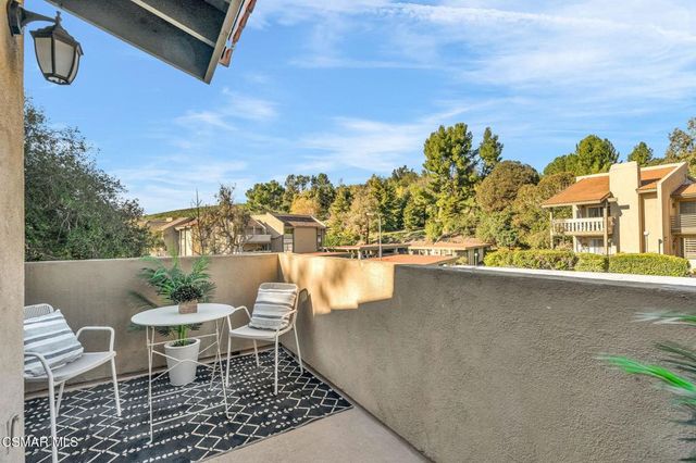 245 Oakleaf Drive 202, Thousand Oaks, CA 91360