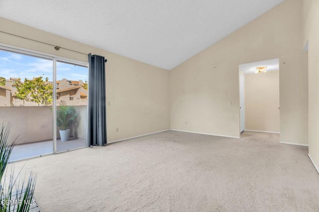 245 Oakleaf Drive 202, Thousand Oaks, CA 91360