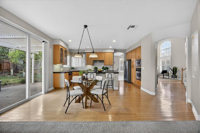 5216 Wyndham Oak Ln, Carmichael, CA 95608