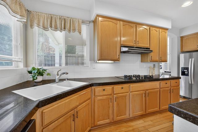 5216 Wyndham Oak Ln, Carmichael, CA 95608