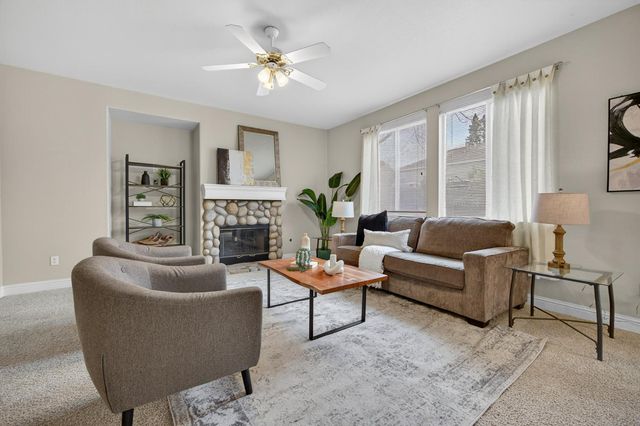 5216 Wyndham Oak Ln, Carmichael, CA 95608