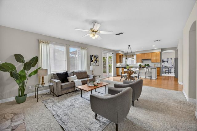 5216 Wyndham Oak Ln, Carmichael, CA 95608